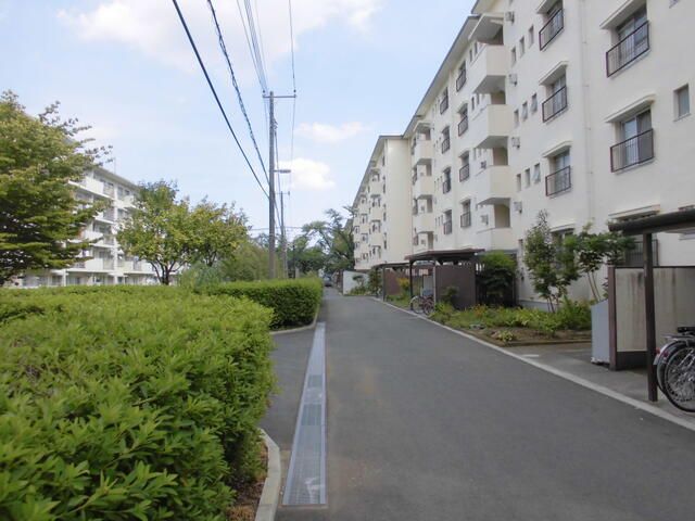 2LDK Apartment for Sale in Takiyama Danchi, Higashikurume - Thumbnail 3