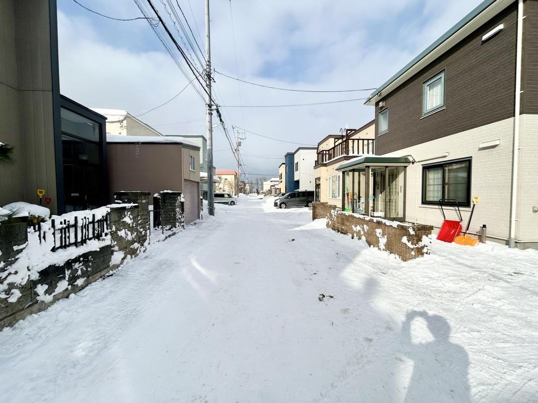 4LDK House for Sale in Sapporo's Kita-ku, Built 2007 - Thumbnail 2