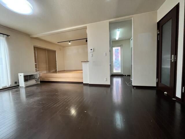 4LDK House in Sapporo with 2010 Renovation & Quiet Location - Thumbnail 3