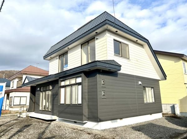 Renovated 4LDK Corner House for Sale in Muroran, Hokkaido - Thumbnail 3