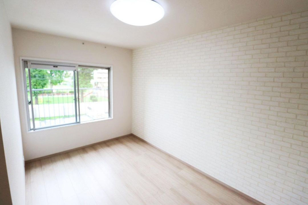 Renovated 2LDK Apartment for Sale Near Shichido Station, Sakai - Thumbnail 4