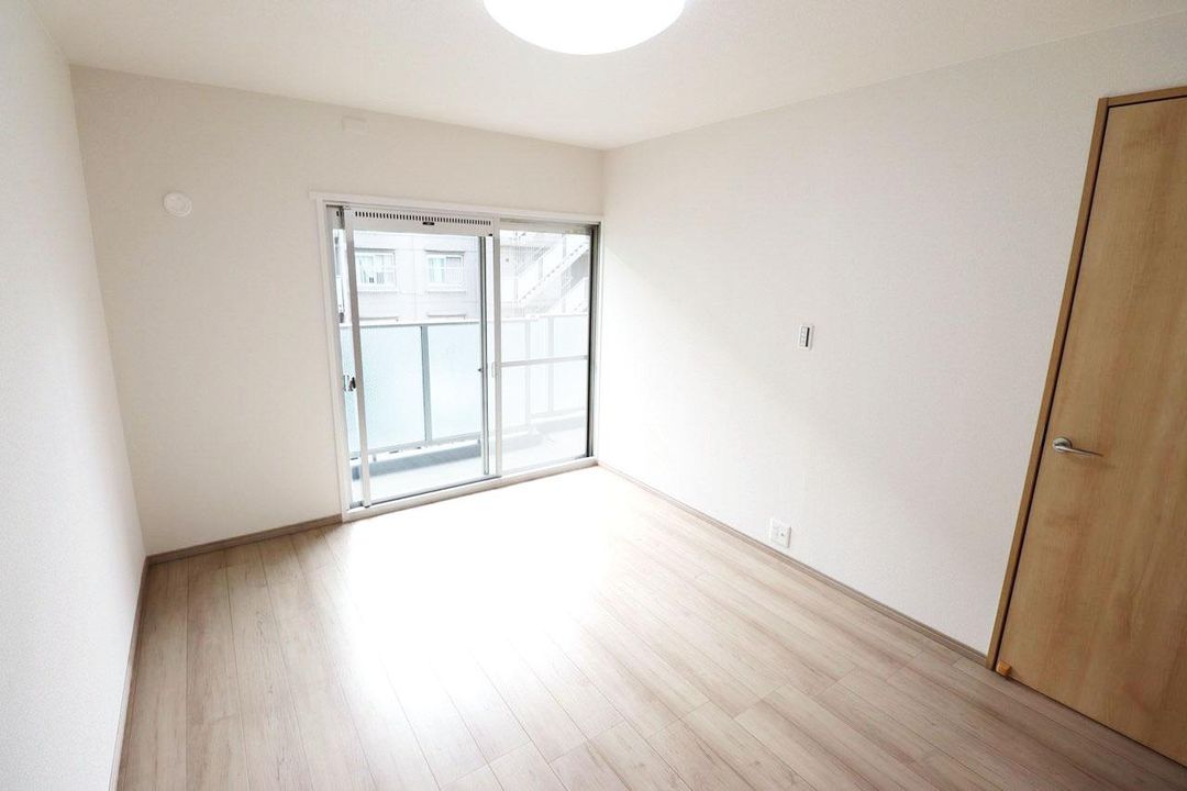 Renovated 2LDK Apartment for Sale Near Shichido Station, Sakai - Thumbnail 2