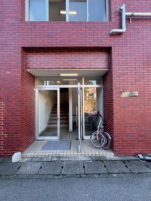 2DK Apartment for Sale in Omuta, Fukuoka - Fuji Mansion - Image 1
