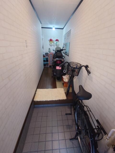 4DK Family House for Sale in Neyagawa, Osaka - 10 Min Walk to Station - Thumbnail 3