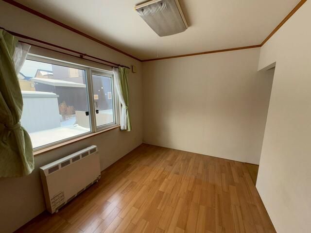3LDK Wooden House with Triangular Roof in Hakodate, Hokkaido - Thumbnail 3