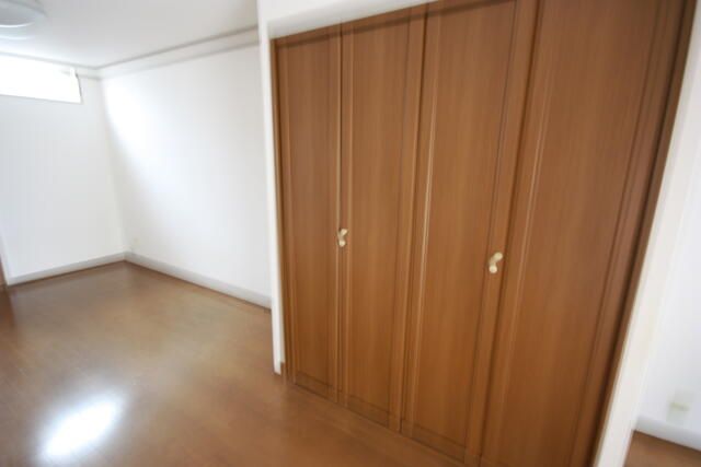 1K Terrace House for Rent in Toyonaka, Osaka - No Deposit - Thumbnail 2