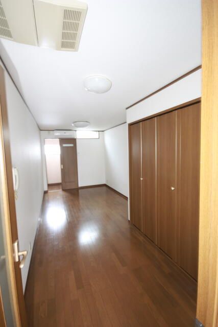 1K Terrace House for Rent in Toyonaka, Osaka - No Deposit - Thumbnail 3