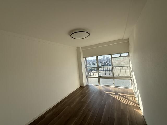 Renovated 2LDK Apartment in Osaka Asahi Ward with South View - Thumbnail 2