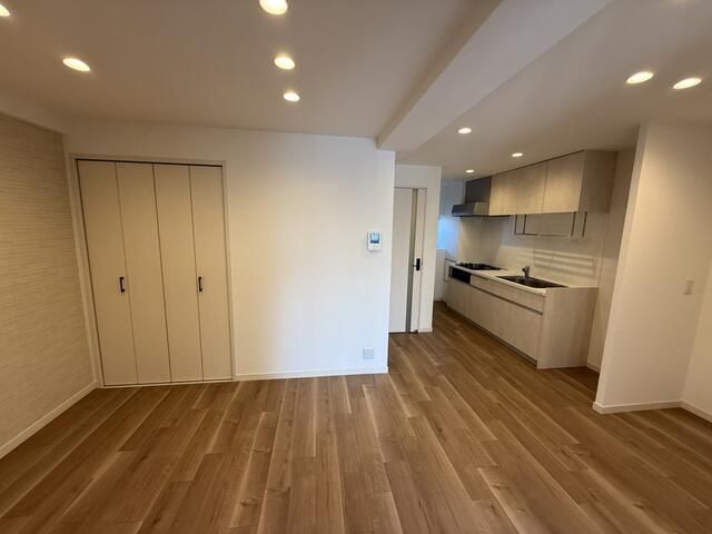 Renovated 2LDK Apartment in Osaka Asahi Ward with South View - Thumbnail 4