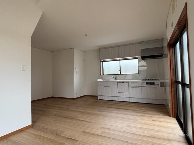Renovated 5LDK House Near Shioya Station, Takamatsu - Thumbnail 3