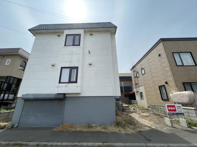 5LDK Detached House for Sale in Sapporo's Toyohira Ward - Thumbnail 2