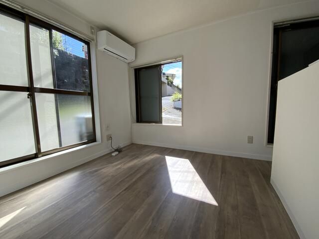2DK Detached House for Sale Near Komyoji Station, Yokohama - Thumbnail 2