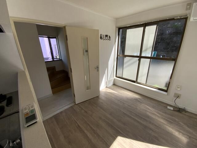 2DK Detached House for Sale Near Komyoji Station, Yokohama - Thumbnail 4