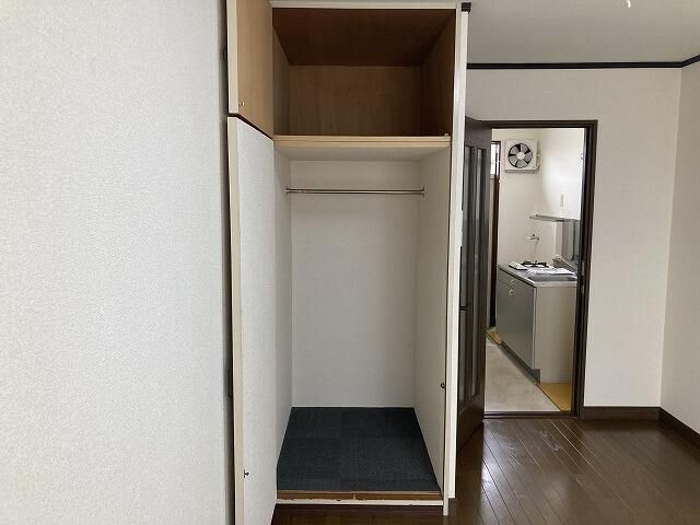 1K Apartment for Rent in Quiet Fukushima City Neighborhood - Thumbnail 3