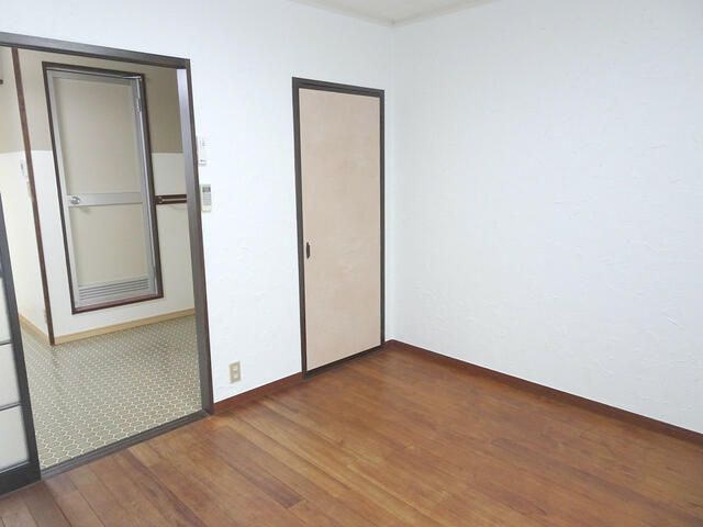 1K Apartment for Rent in Tajimi, Gifu - 28,000 Yen - Thumbnail 2