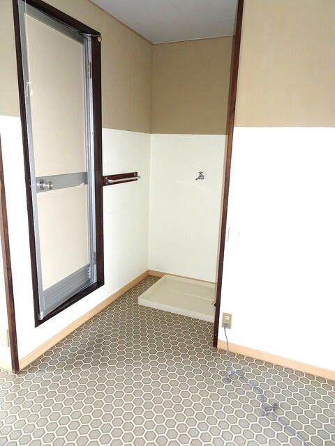 1K Apartment for Rent in Tajimi, Gifu - 28,000 Yen - Thumbnail 3