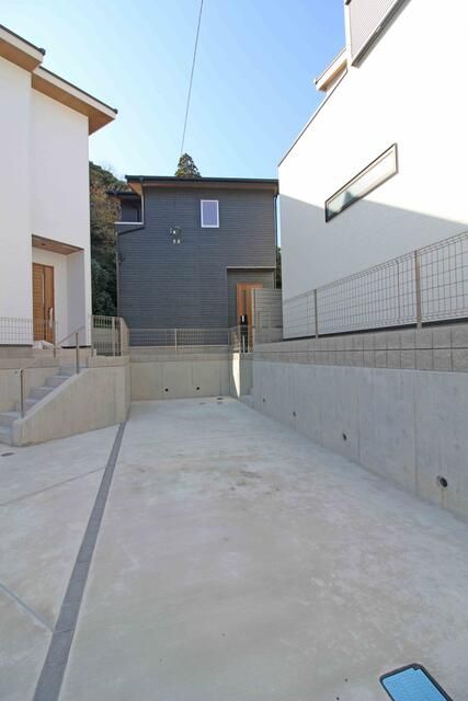New 3LDK House in Yokosuka with Garden & 2 Parking Spaces - Thumbnail 2
