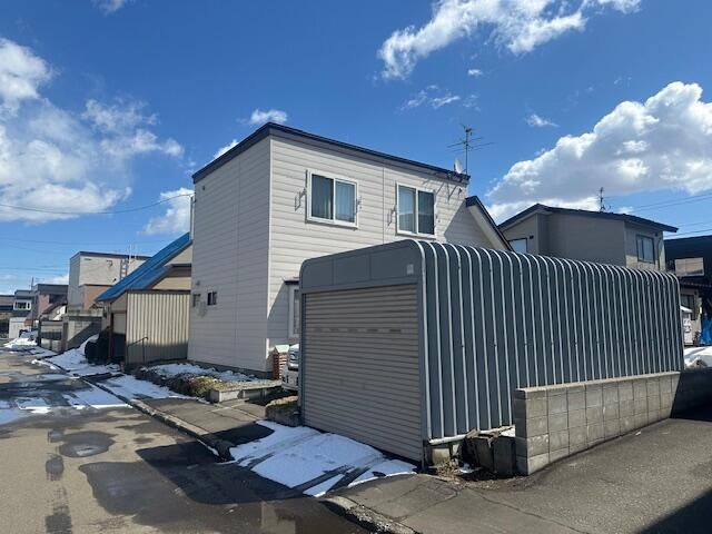 4LDK Detached House in Sapporo's Kiyota Ward with 2008 Renovations - Thumbnail 3