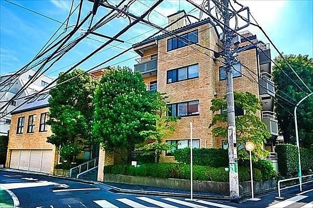 1LDK Apartment for Sale in Ebisu, Shibuya, Tokyo - Thumbnail 2