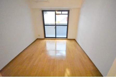 1K Apartment for Sale in Higashiyodogawa, Osaka - Near Shin-Osaka Station - Thumbnail 3