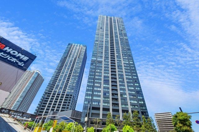 3LDK Apartment for Sale in Toyosu, Koto City, Tokyo 82.46sqm - Thumbnail 2
