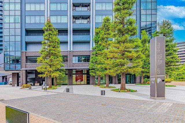 3LDK Apartment for Sale in Toyosu, Koto City, Tokyo 82.46sqm - Thumbnail 3