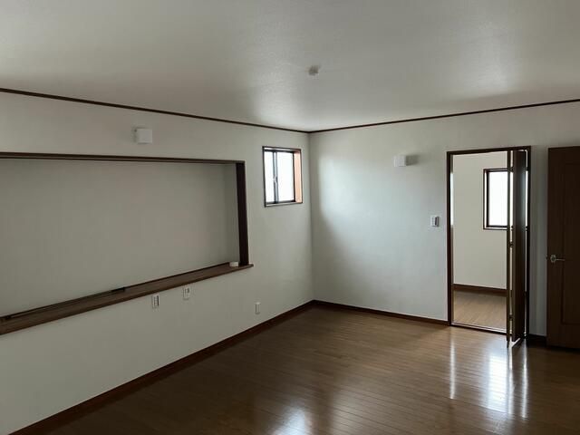 Renovated 5LDK House for Sale in Odawara, Kanagawa - Thumbnail 2