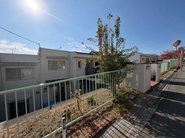 Renovated 3LDK Terrace House in Ibaraki, Osaka with Garden & Views - Thumbnail 2