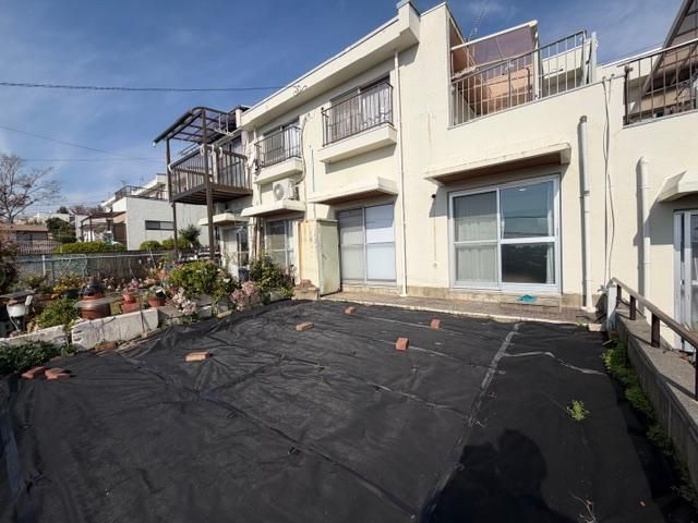 Renovated 3LDK Terrace House in Ibaraki, Osaka with Garden & Views - Thumbnail 3