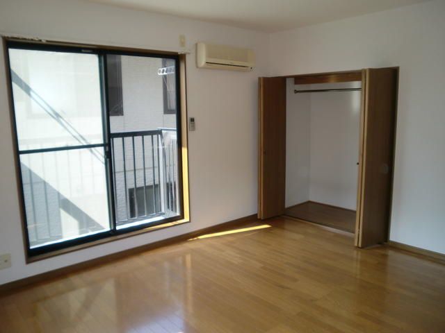 1K Apartment for Rent in Kitsuki, Oita - 15,000 JPY - Thumbnail 2
