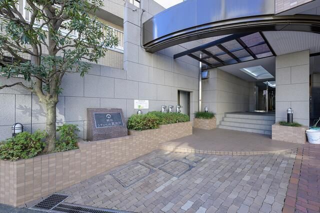 Renovated 1LDK Apartment for Sale in Suginami, Tokyo - Thumbnail 2