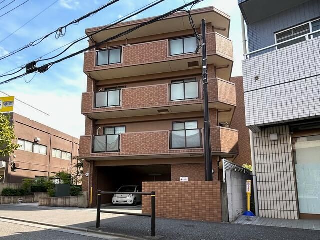 Renovated 2LDK Apartment with Large Garden in Fuchu, Tokyo - Thumbnail 3