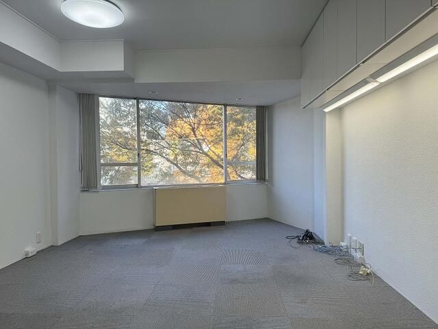 Vintage 1K Apartment for Sale in Harajuku, Tokyo - Thumbnail 3