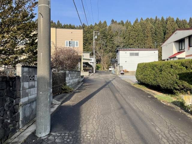 5LDK House for Sale in Hakodate, Hokkaido with Sunroom - Thumbnail 2