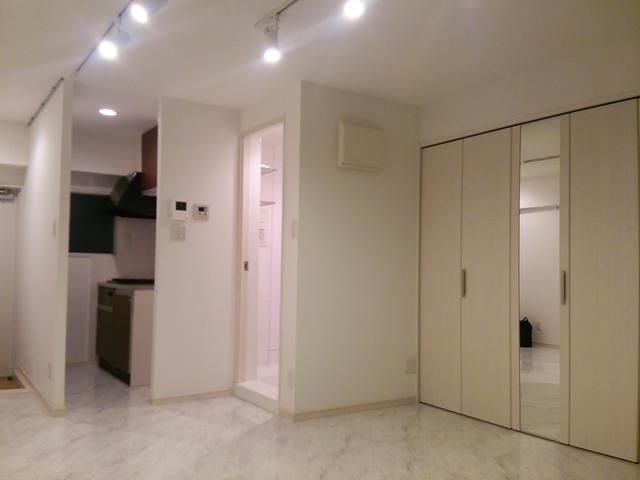 Suidobashi Heim Studio Apartment for Sale in Chiyoda, Tokyo - Thumbnail 3