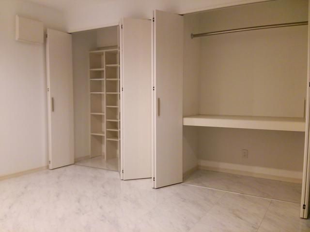 Suidobashi Heim Studio Apartment for Sale in Chiyoda, Tokyo - Thumbnail 4