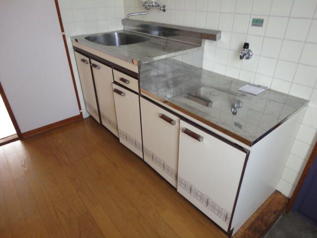 1K Apartment for Rent in Miyazaki City, Miyazaki - Thumbnail 4