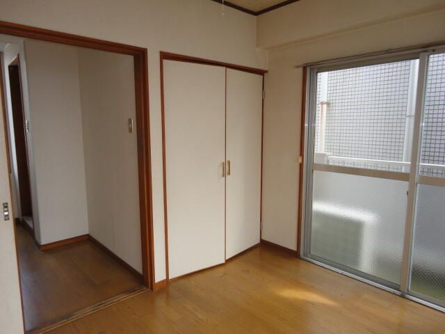 1K Apartment for Rent in Miyazaki City, Miyazaki - Thumbnail 3
