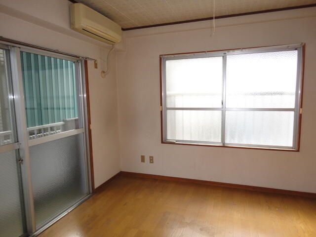 1K Apartment for Rent in Miyazaki City, Miyazaki - Thumbnail 2
