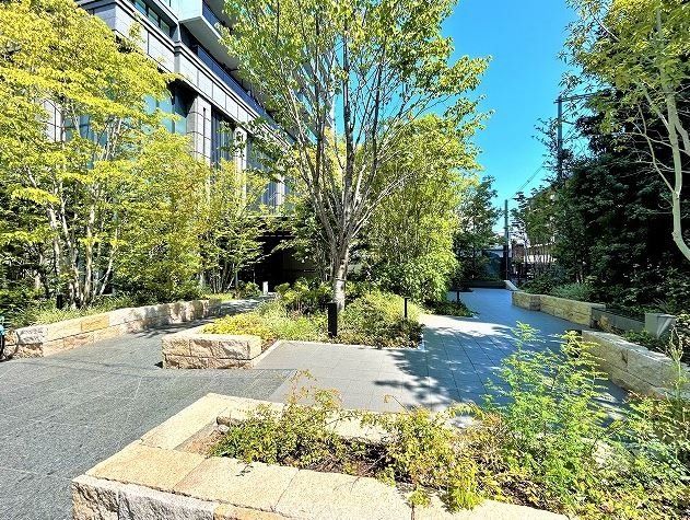 2LDK Apartment for Sale in Nishi Ward, Osaka - 76 sqm - Thumbnail 2