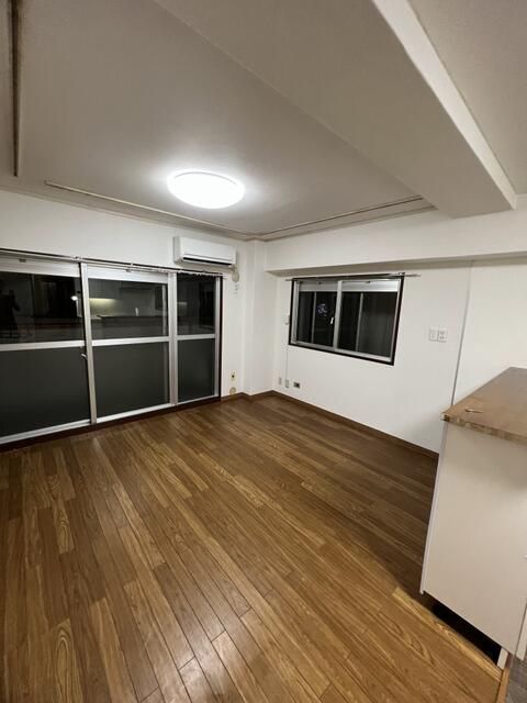 1LDK Apartment for Sale in Ebisu, Shibuya, Tokyo - 4.87% Yield - Thumbnail 3