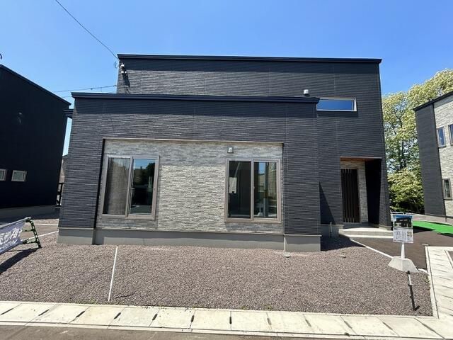 2023 Built 4LDK House in Hakodate's Kikyo 2-chome - Image 1