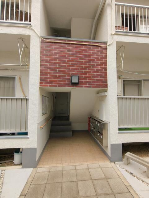 Renovated 2DK Apartment for Sale near Sugamo Station, Bunkyo - Thumbnail 3