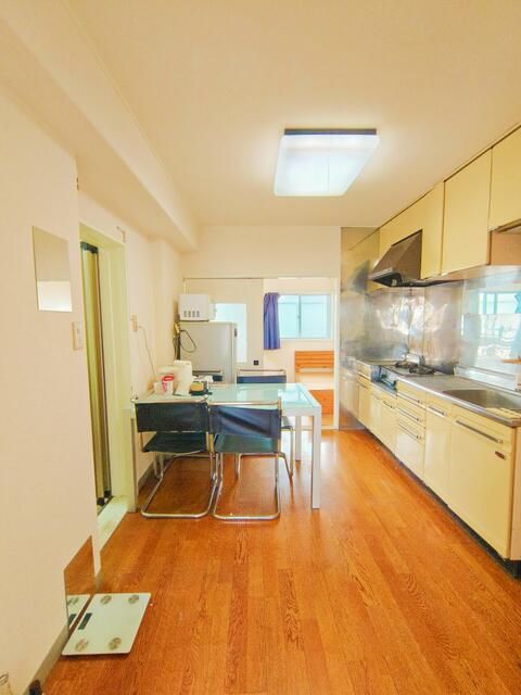 Renovated 2DK Apartment for Sale near Sugamo Station, Bunkyo - Thumbnail 4