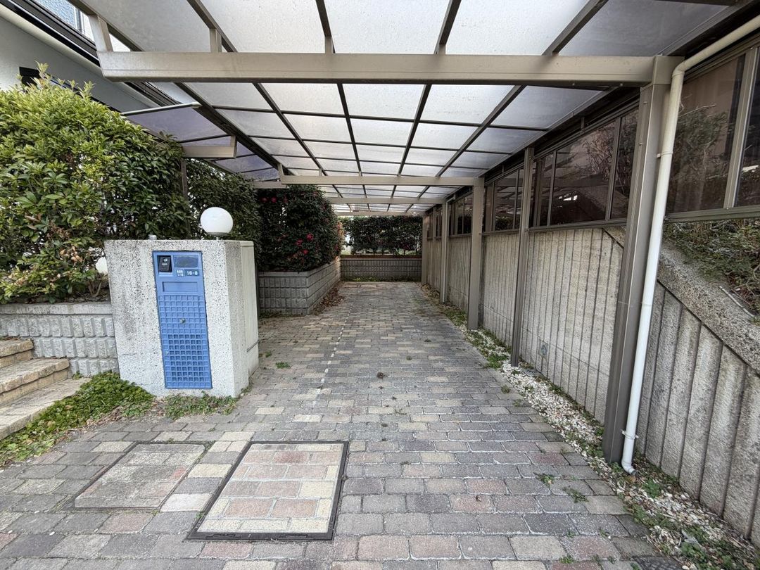 Renovated 4LDK House in Katano, Osaka | 158.18㎡ with Sunroom - Thumbnail 2