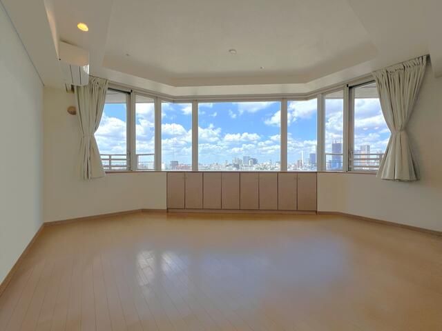 22nd Floor 3LDK Corner Apartment in Nishi-Waseda City Tower - Thumbnail 4