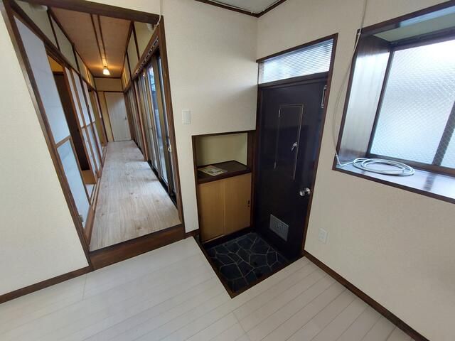 Renovated 1935 3LDK House in Yokosuka with Investment Potential - Thumbnail 3