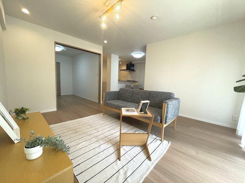 Renovated 4LDK Apartment for Sale in Neyagawa, Osaka - Thumbnail 3