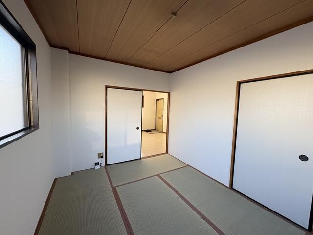 Renovated 2DK Apartment for Rent in Fujiidera, Osaka - Thumbnail 3