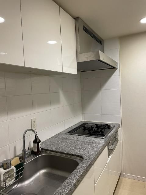 1LDK Apartment for Sale in Meguro, Tokyo - 19th Floor High-Rise - Thumbnail 3